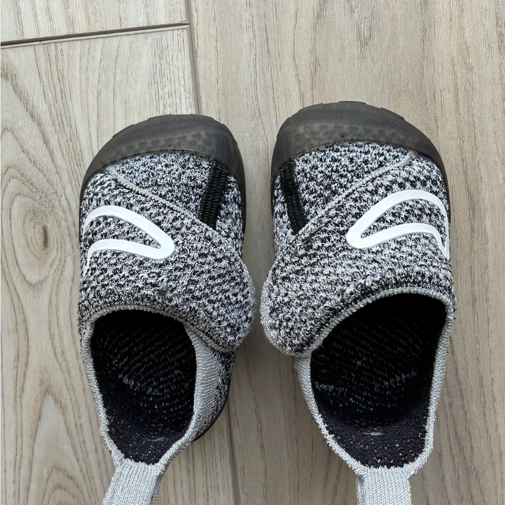 Nike Swoosh 1